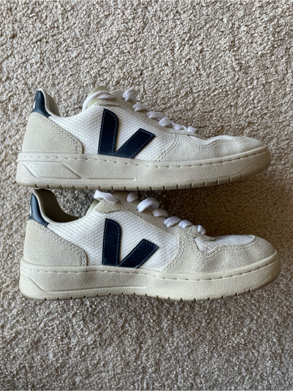 Veja Low-Top Sneakers Off-White Navy Women Size 5 Athleisure Casual Sneakers